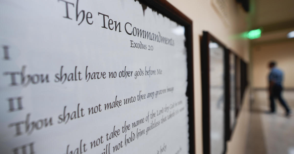 Judge rules Louisiana law ordering schools to display Ten Commandments violates First Amendment