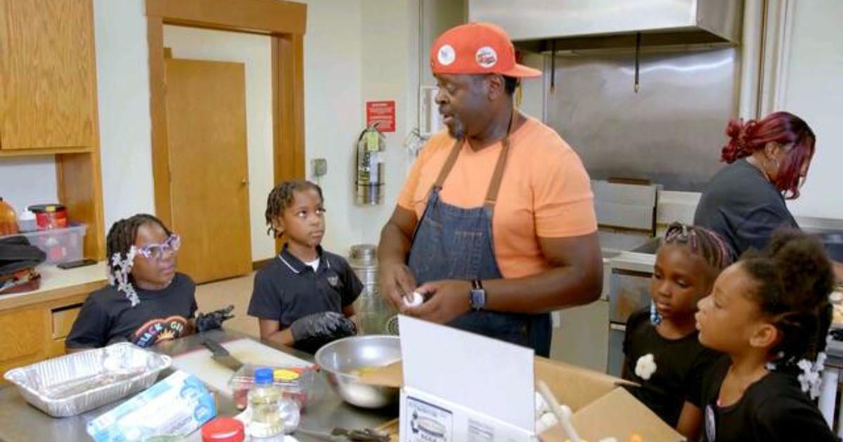 Eye on America: Chef teaches kids healthy recipes, and examining the “sandwich generation”