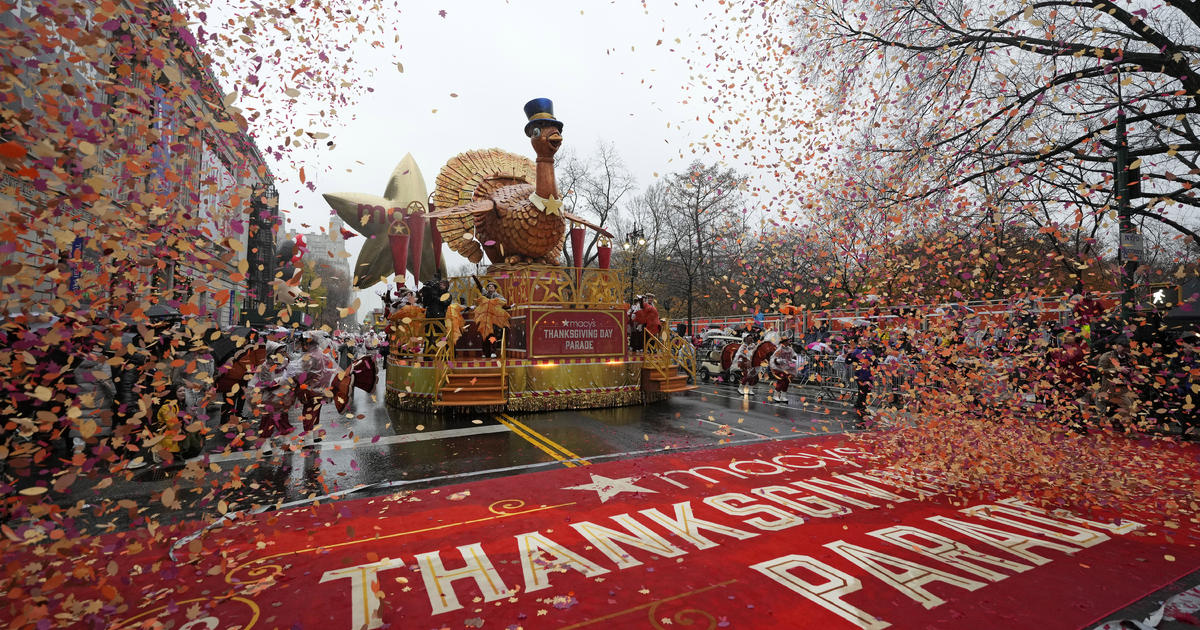 Macy’s Thanksgiving Day Parade marches on despite protest and dreary weather in NYC