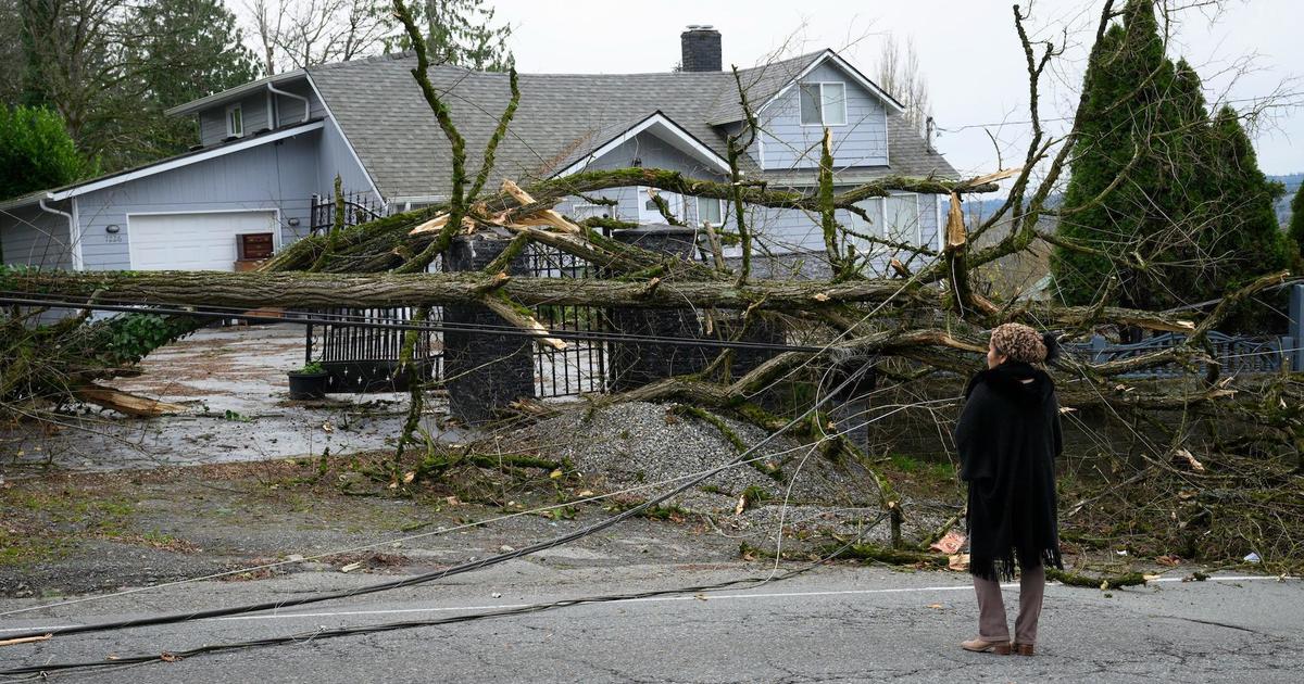 Violent bomb cyclone turns deadly as it moves east