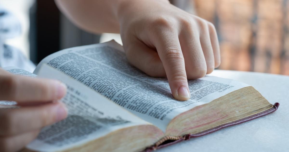 When could Texas elementary schools begin using Bible lessons?