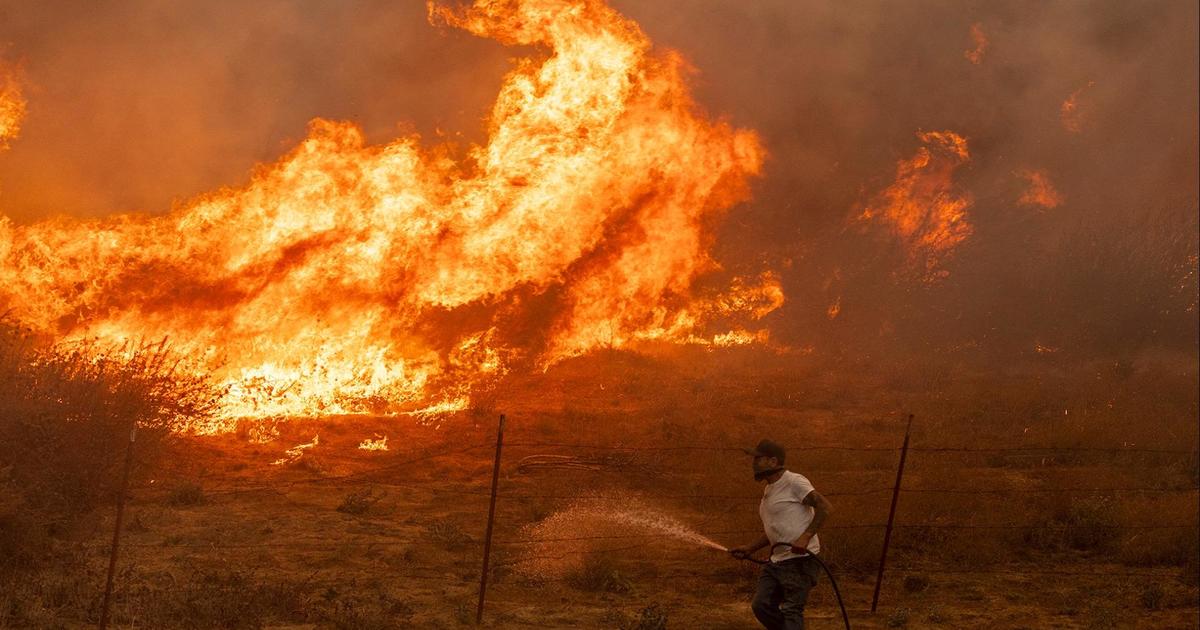 Winds still driving Mountain Fire that’s destroyed hundreds of homes in Southern California