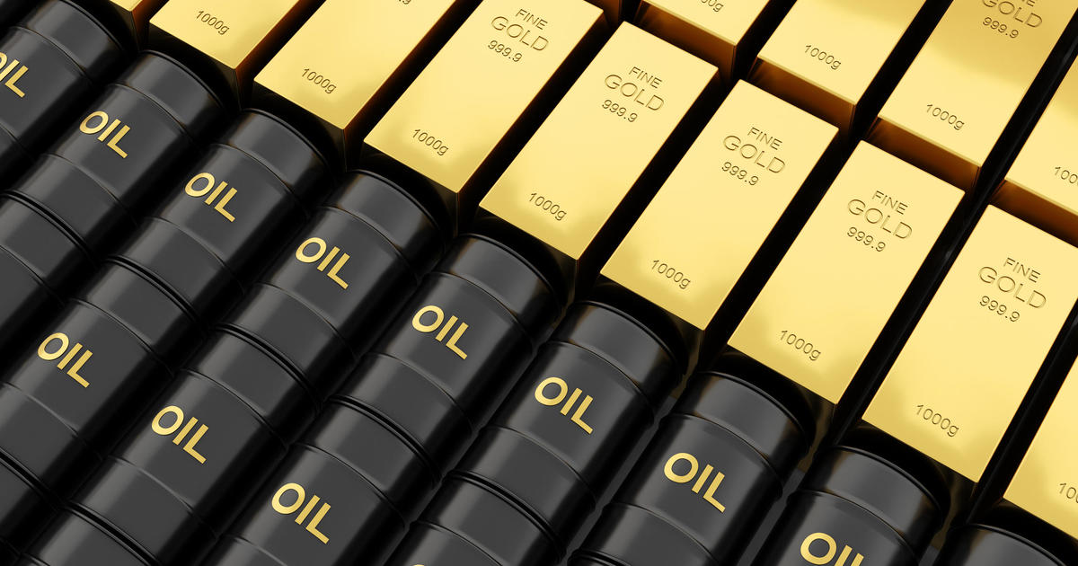 Gold vs. oil: Which commodity offers better returns?