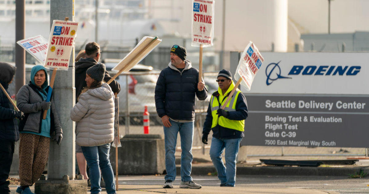 Boeing machinists vote to accept labor contract, ending 7-week strike