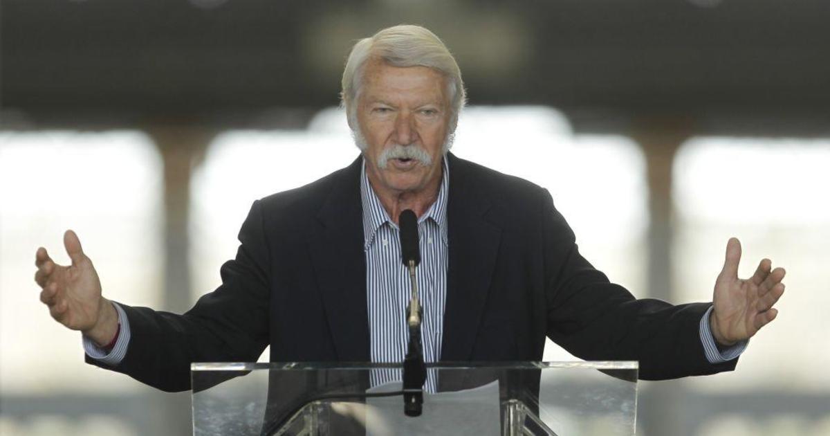 Bela Karolyi, polarizing U.S. gymnastics coach, dies at 82