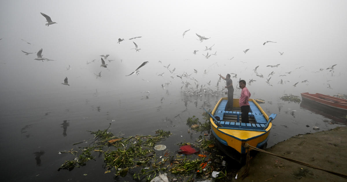 Delhi air pollution blankets India’s capital in dense smog, sparking emergency measures