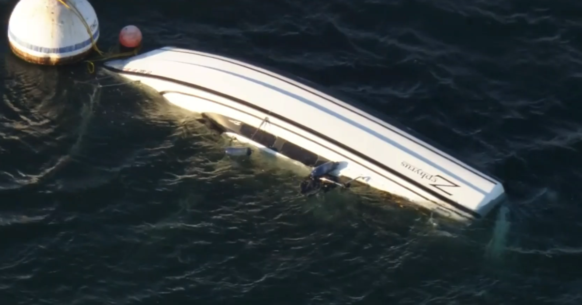 1 dead, 5 others rescued after boat capsizes off Redondo Beach coast